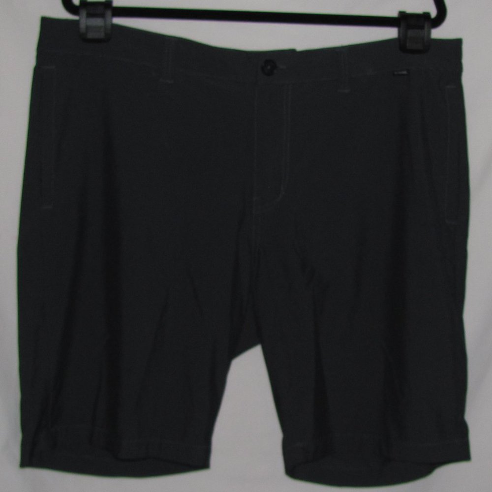 Mens' Travis Mathew Gray Striped Golf Shorts Size 40